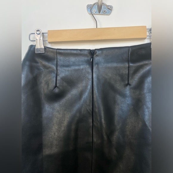 NWOT Wilfred‎ Aritzia Black Faux Leather Wrap Front
Mini Skirt Vegan Soft Size 0 - Picture 9 of 11